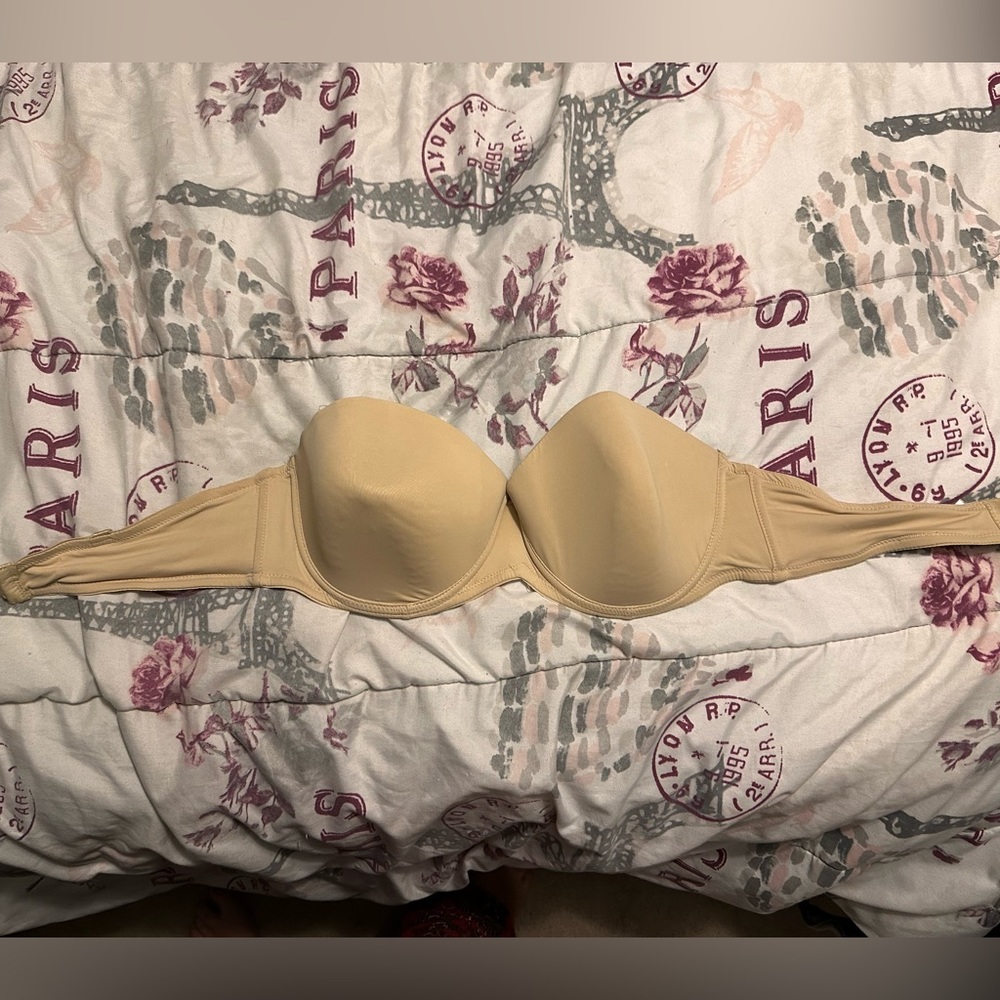 Carnival Woman Size 40D Tan Strapless Underwire Lined Bra Clothing Intimate
